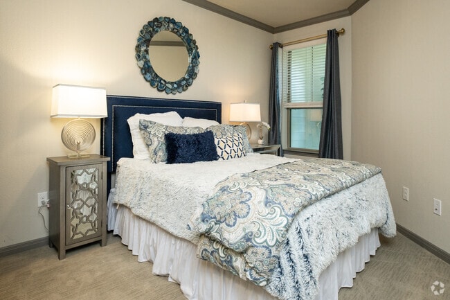 1BR, 1BA - 778SF