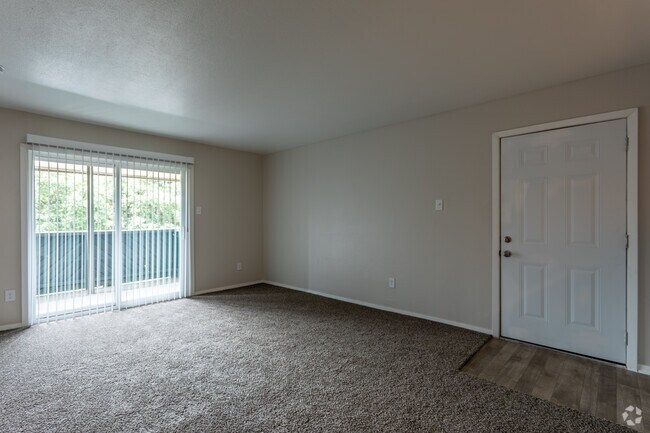 2BR, 2BA - 932 SF B1 Renovated - Living Area