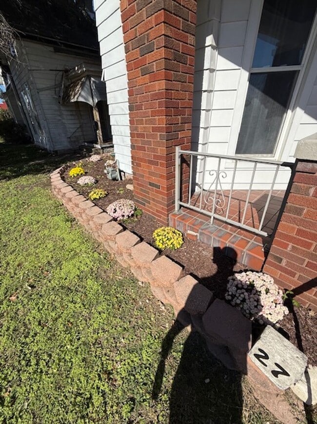 Photo - 27 W Delaware St