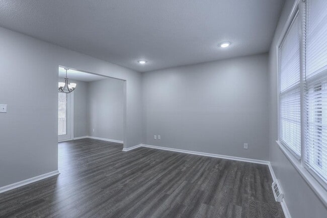 Photo - 6725 NW Hilldale Dr