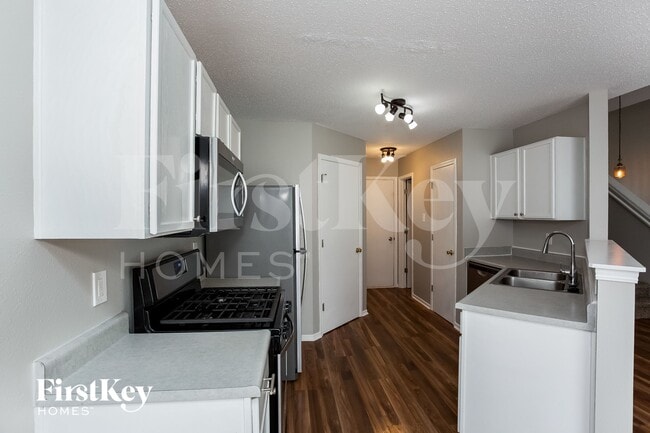 Photo - 2235 Collins Way