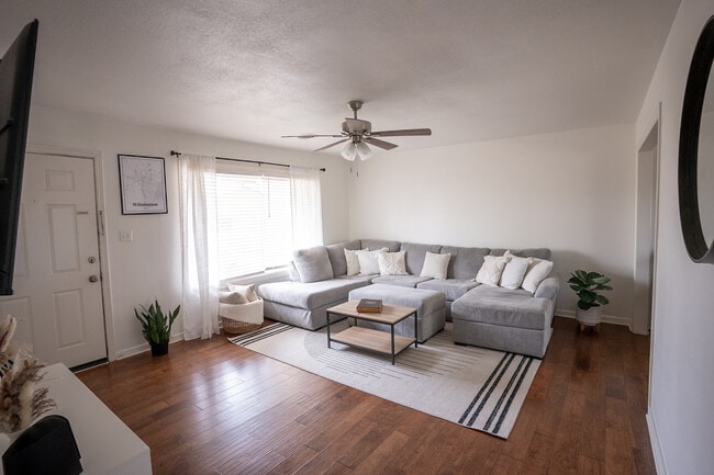 Photo - 1559 Parr St House