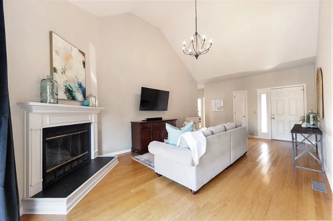 Photo - 404 Crestfield Ct