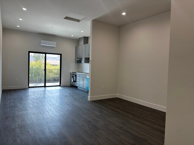 Photo - 1702 S Hoover St Unit 201