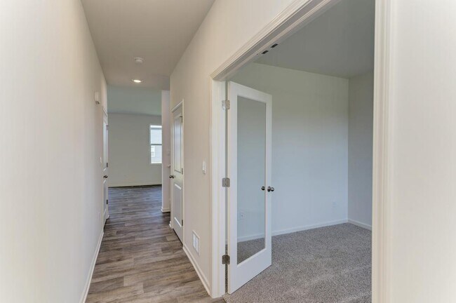 Photo - 2661 Seeley St