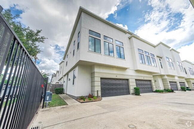 Building Photo - 24 N Hutcheson St Rental
