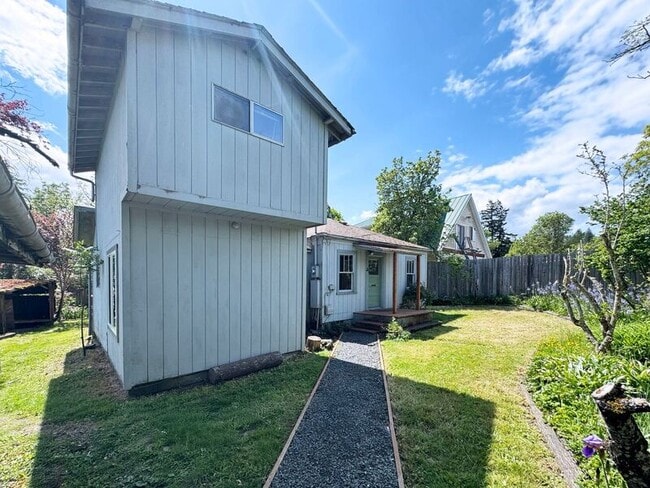 Photo - 310 1/2 East 31st Avenue