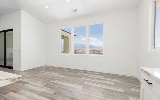 163 W Ridge Rd