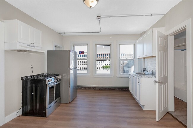 Photo - 50 1/2 Common St Unit 8