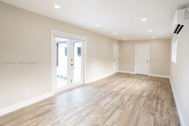 Photo - 2573 Conroy Dr
