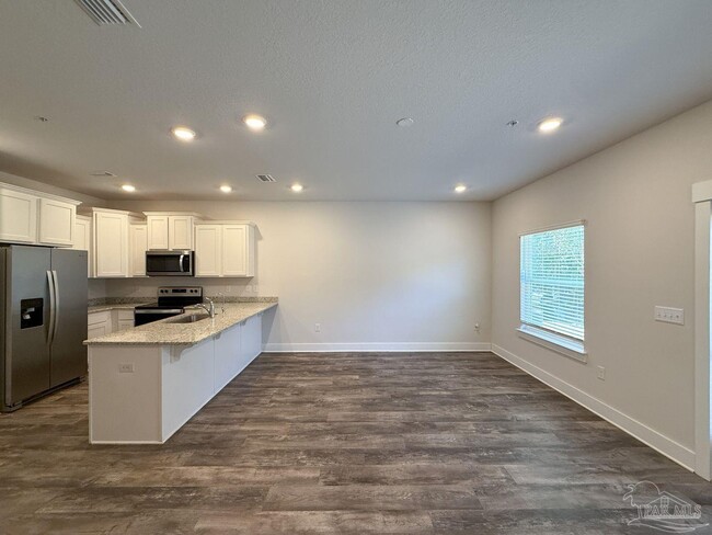 Photo - 1559 Iroquois Ct