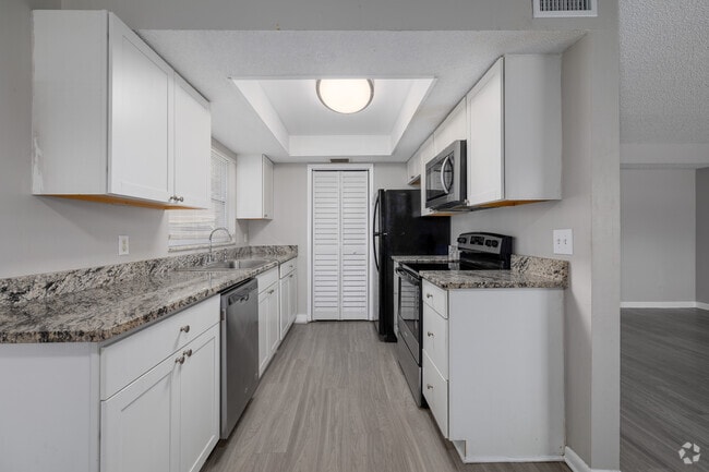2BR, 1BA - 934SF - Kitchen