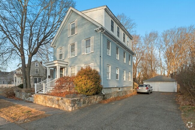 Building Photo - 166 Alden St Unit 2 Rental