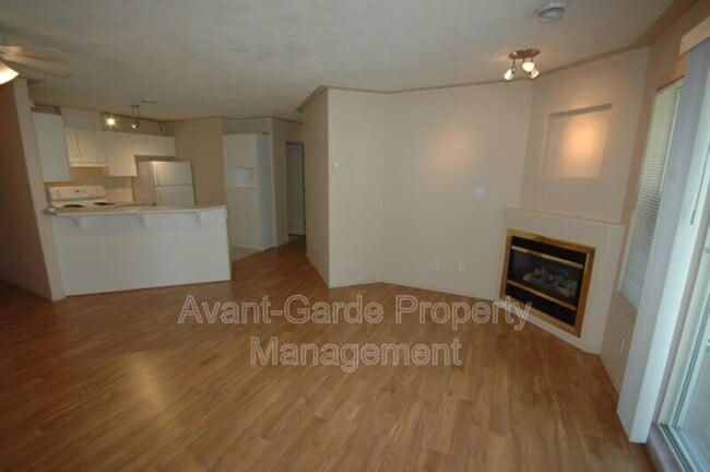 Photo - 4405-4437 37 St Unit #8
