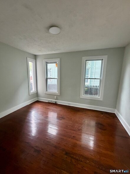 Photo - 139 Poplar St