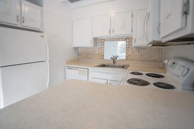 Photo - 24 Presidential Dr