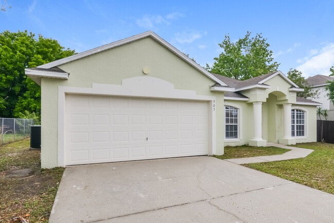 Photo - 903 Bonneville Ln