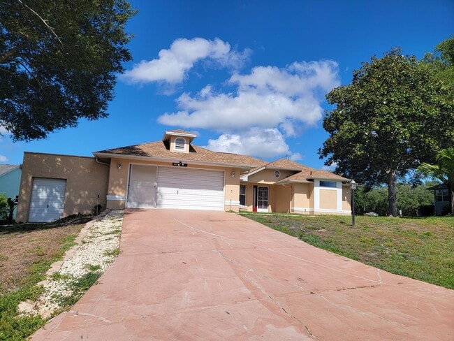 Building Photo - Beautiful 3/2/2 Pool Home in Beverly Hills!!!