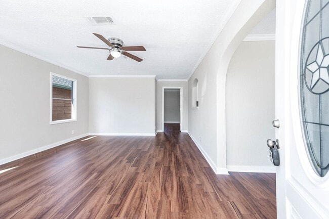 Photo - 2214 11th Ave N