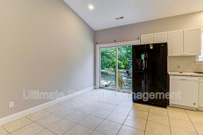 Photo - 220 Rose Ave