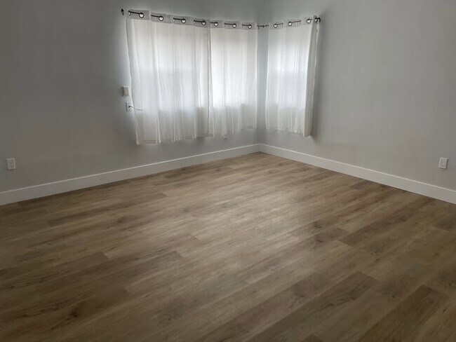 Photo - 301 Indian Rd S Unit 5