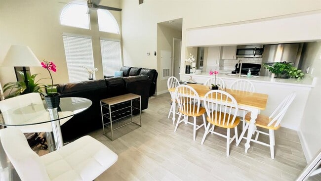 Photo - 2902 Cole St Unidad 311