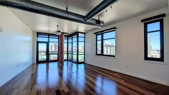 Building Photo - 310 S 4th St Unit 1405