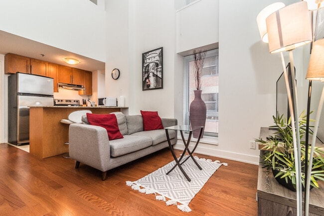 Building Photo - 1061 Rue St-Alexandre