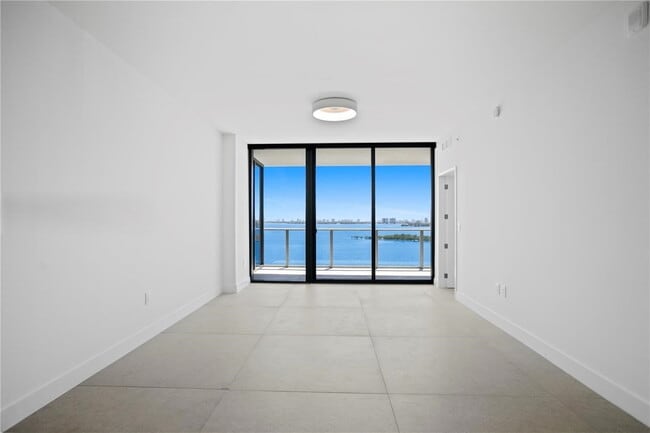 Photo - 700 NE 24th St