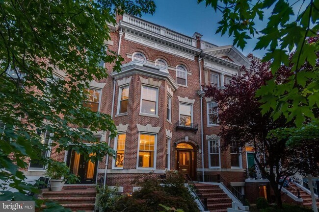 Building Photo - Spacious Adams Morgan Gem with Gas Fire Place. Unit B