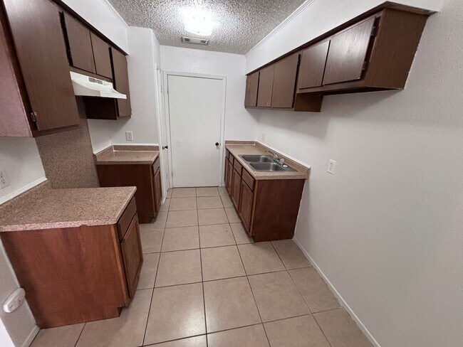 Photo - 102 Meudon St Unidad C