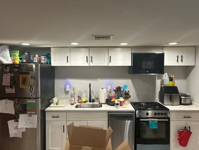 Building Photo - 80 Mt Pleasant Ave Unit B