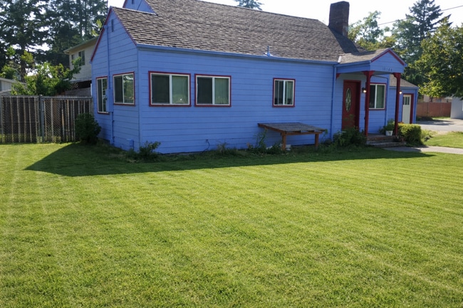 Photo - 13304 NE Glisan St