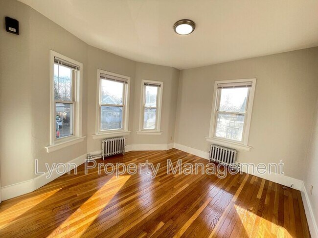 Photo - 315 Bullocks Point Ave Unit 2