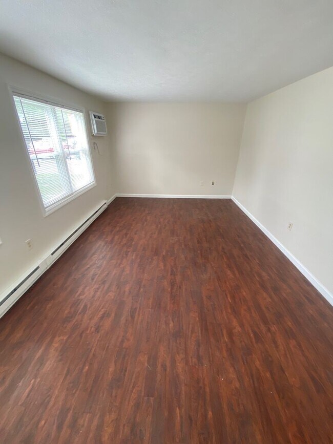 Photo - 2 Bedroom Apartment for Rent in Rochester, NH!