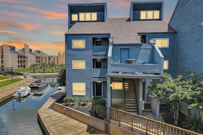Building Photo - 12500 Melville Dr Unit 202A