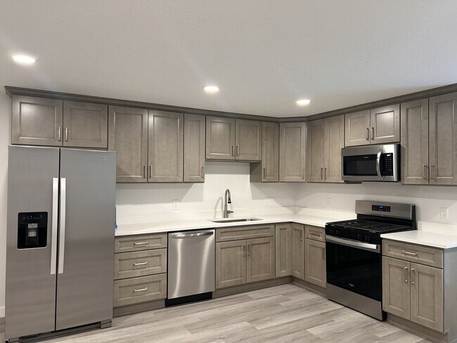 512 West 1300 N