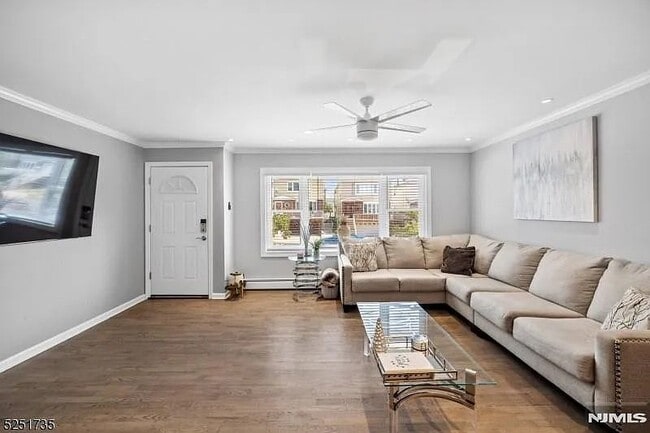 Building Photo - 511 Davis Ave Unit 2nd Floor