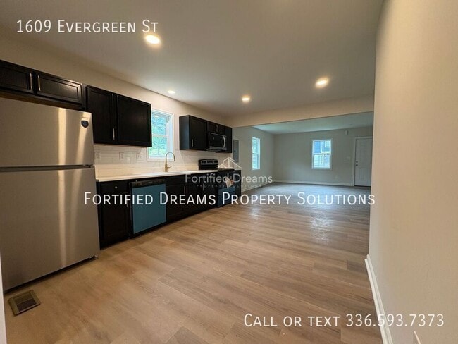Photo - 1609 Evergreen St