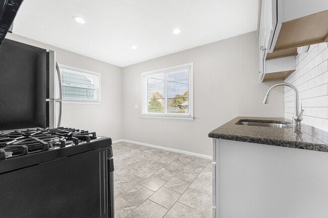 Photo - 6463 Weddel St