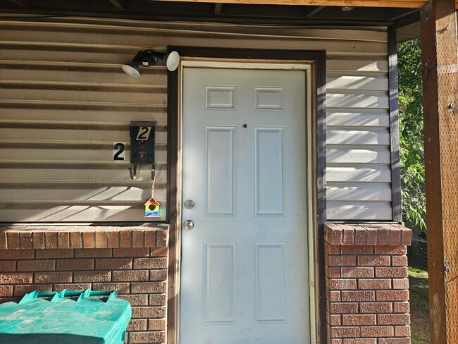 Building Photo - Roy Duplex Unit 2 Rental