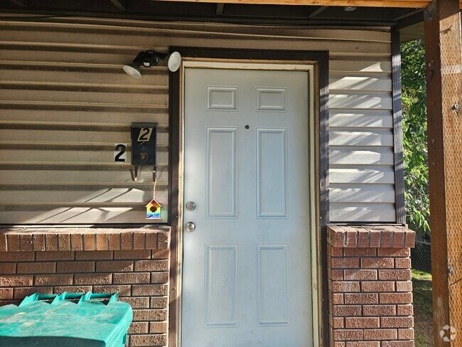 Building Photo - Roy Duplex Unit 2 Rental