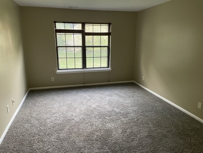 Photo - 190 Collin Ct