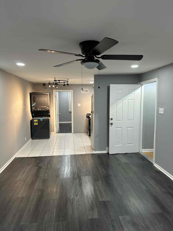 Building Photo - 200 E Albanus St Rental