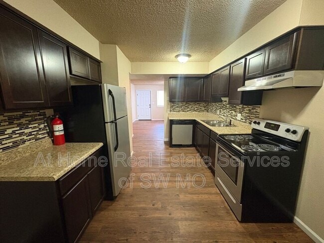 Building Photo - 1400 S Campbell Ave