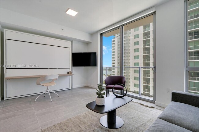 Photo - 227 NE 2nd St Unidad 2810