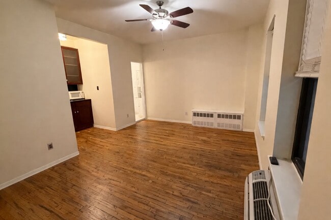 Photo - 160 E 91st St