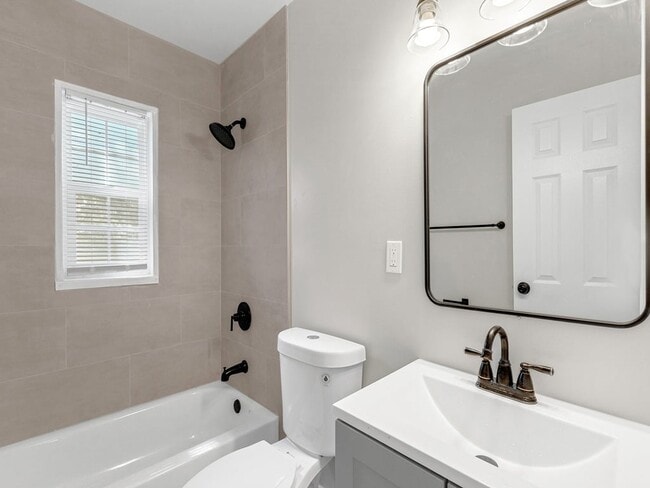 Photo - Laurel Court Apartments