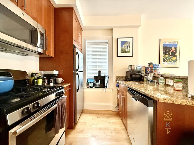 Photo - 674 Washington St Unit 1