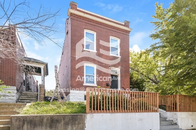 4224 Iowa Ave